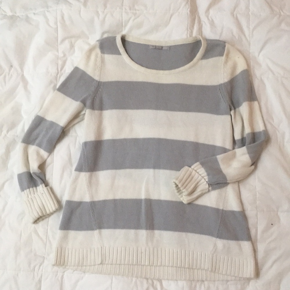 Gap gray and white sweater